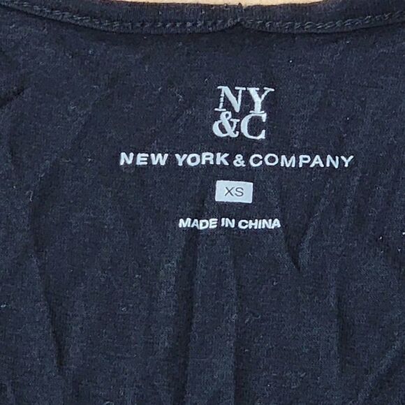 NY &āCOāBLACKāSEQUINEDāSLEEVELESSĀ TOP, SIZEāXS - Picture 2 of 3